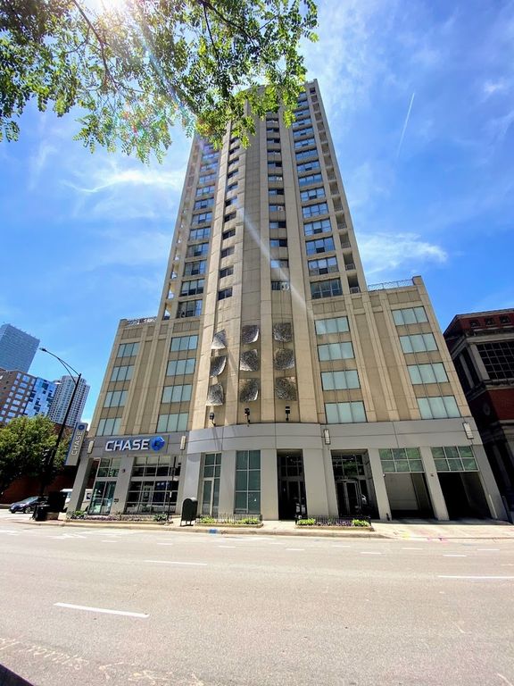600 N Dearborn Street 811, Chicago, IL 60654