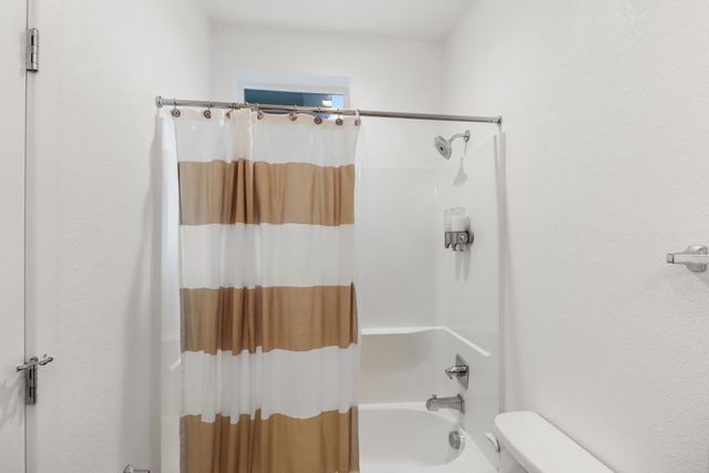 425 Outrigger Ln, West Sacramento, CA 95605