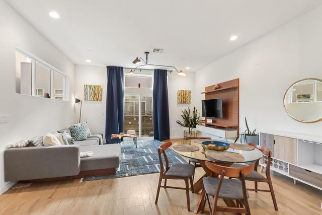 425 Outrigger Ln, West Sacramento, CA 95605