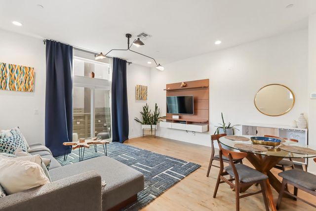 425 Outrigger Ln, West Sacramento, CA 95605