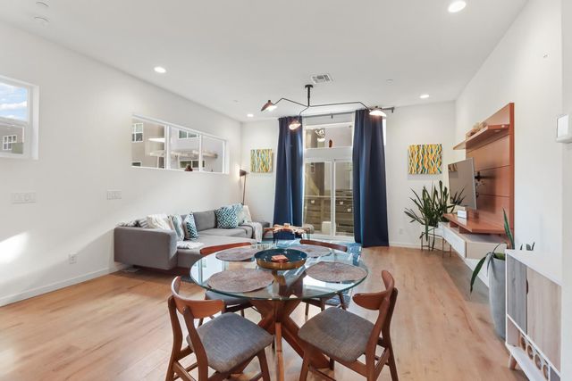 425 Outrigger Ln, West Sacramento, CA 95605