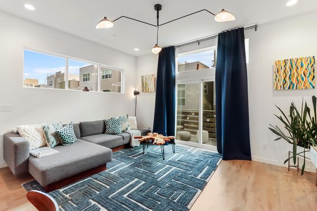 425 Outrigger Ln, West Sacramento, CA 95605