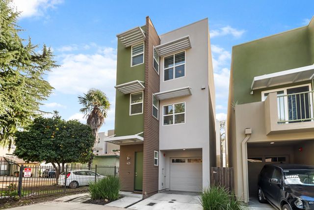 425 Outrigger Ln, West Sacramento, CA 95605