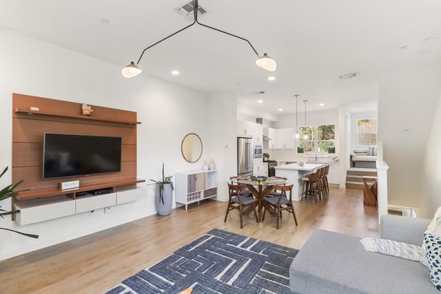 425 Outrigger Ln, West Sacramento, CA 95605