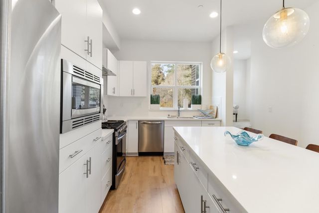 425 Outrigger Ln, West Sacramento, CA 95605