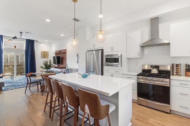 425 Outrigger Ln, West Sacramento, CA 95605