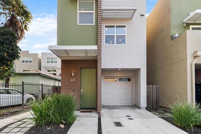 425 Outrigger Ln, West Sacramento, CA 95605