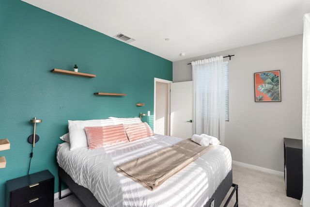 425 Outrigger Ln, West Sacramento, CA 95605