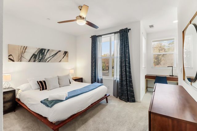 425 Outrigger Ln, West Sacramento, CA 95605