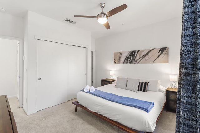 425 Outrigger Ln, West Sacramento, CA 95605