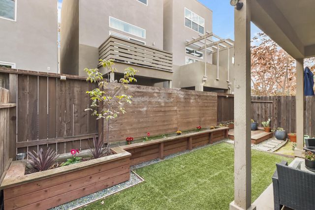 425 Outrigger Ln, West Sacramento, CA 95605