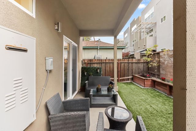 425 Outrigger Ln, West Sacramento, CA 95605