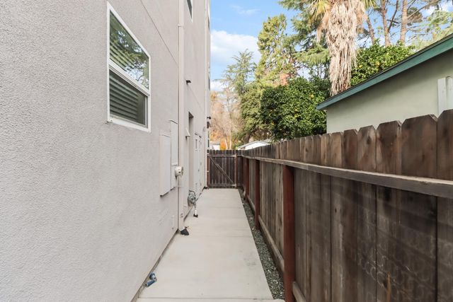 425 Outrigger Ln, West Sacramento, CA 95605