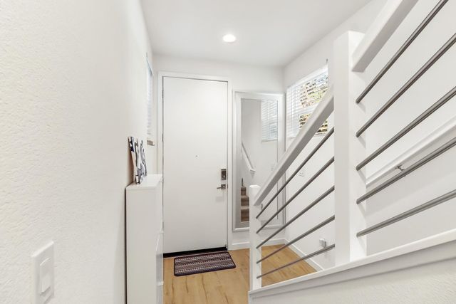 425 Outrigger Ln, West Sacramento, CA 95605