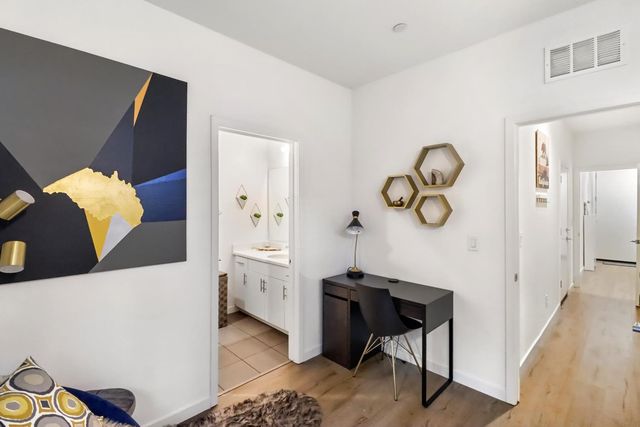 425 Outrigger Ln, West Sacramento, CA 95605