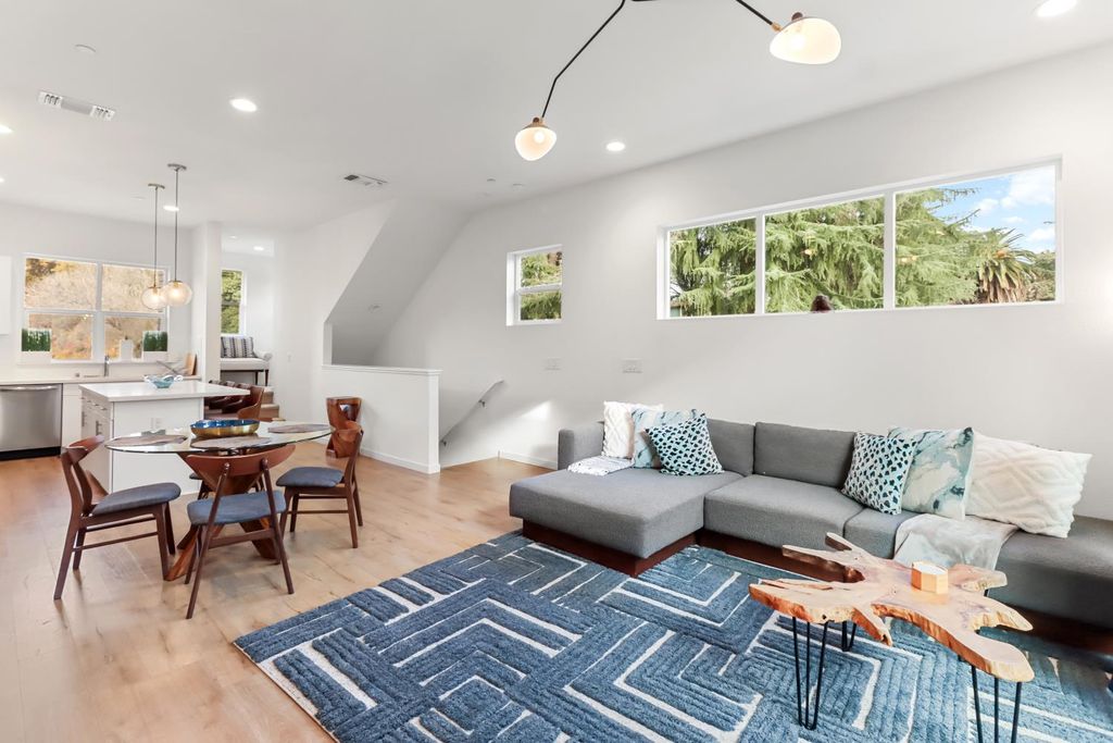 425 Outrigger Ln, West Sacramento, CA 95605