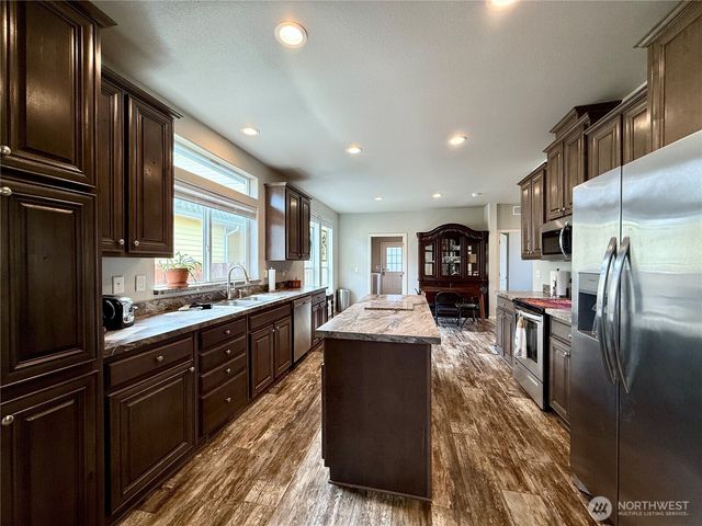 642 Weatherwax Loop NE, Ocean Shores, WA 98569