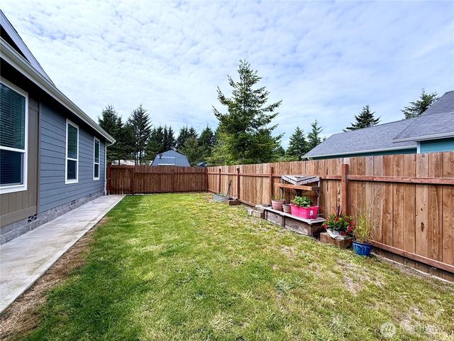 642 Weatherwax Loop NE, Ocean Shores, WA 98569