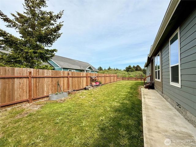 642 Weatherwax Loop NE, Ocean Shores, WA 98569