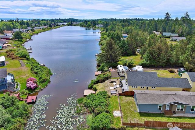 642 Weatherwax Loop NE, Ocean Shores, WA 98569