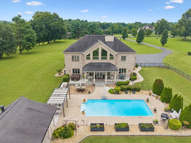 1810 Savannah Springs Dr, Franklin, TN 37064