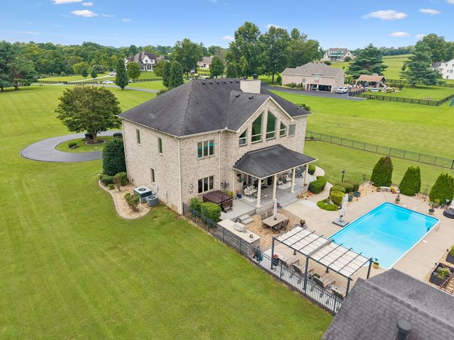 1810 Savannah Springs Dr, Franklin, TN 37064