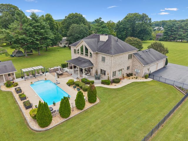 1810 Savannah Springs Dr, Franklin, TN 37064