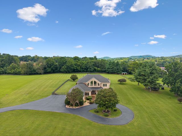 1810 Savannah Springs Dr, Franklin, TN 37064