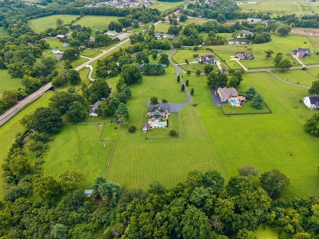 1810 Savannah Springs Dr, Franklin, TN 37064