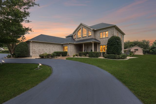 1810 Savannah Springs Dr, Franklin, TN 37064