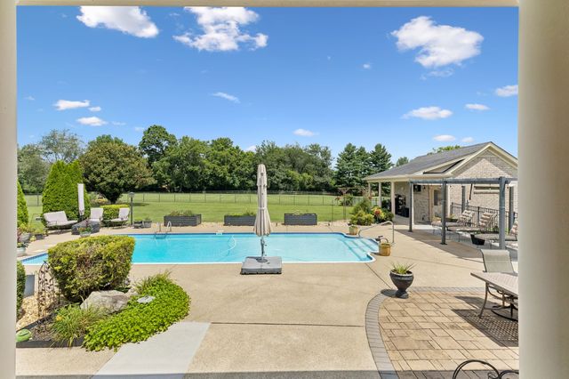 1810 Savannah Springs Dr, Franklin, TN 37064
