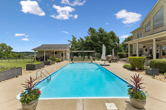 1810 Savannah Springs Dr, Franklin, TN 37064