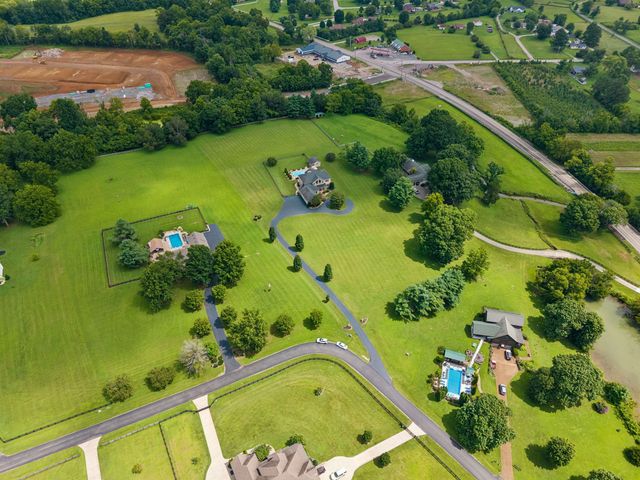 1810 Savannah Springs Dr, Franklin, TN 37064