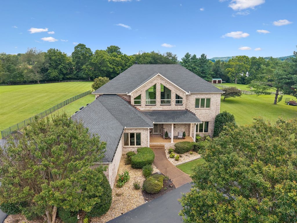 1810 Savannah Springs Dr, Franklin, TN 37064