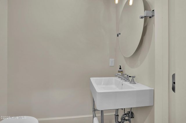 1411 Live Oak Parkway, Wilmington, NC 28403
