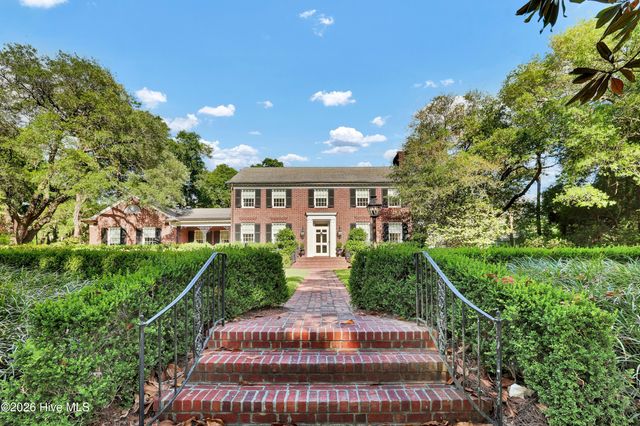 1411 Live Oak Parkway, Wilmington, NC 28403