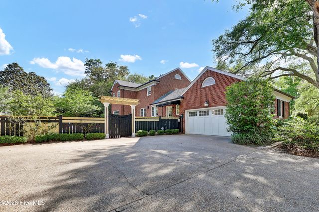 1411 Live Oak Parkway, Wilmington, NC 28403
