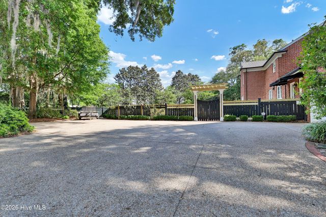 1411 Live Oak Parkway, Wilmington, NC 28403