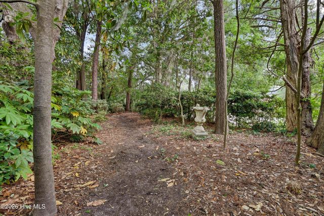 1411 Live Oak Parkway, Wilmington, NC 28403