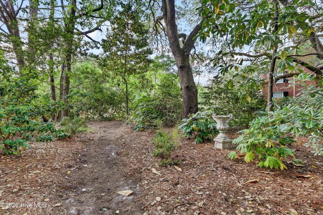 1411 Live Oak Parkway, Wilmington, NC 28403
