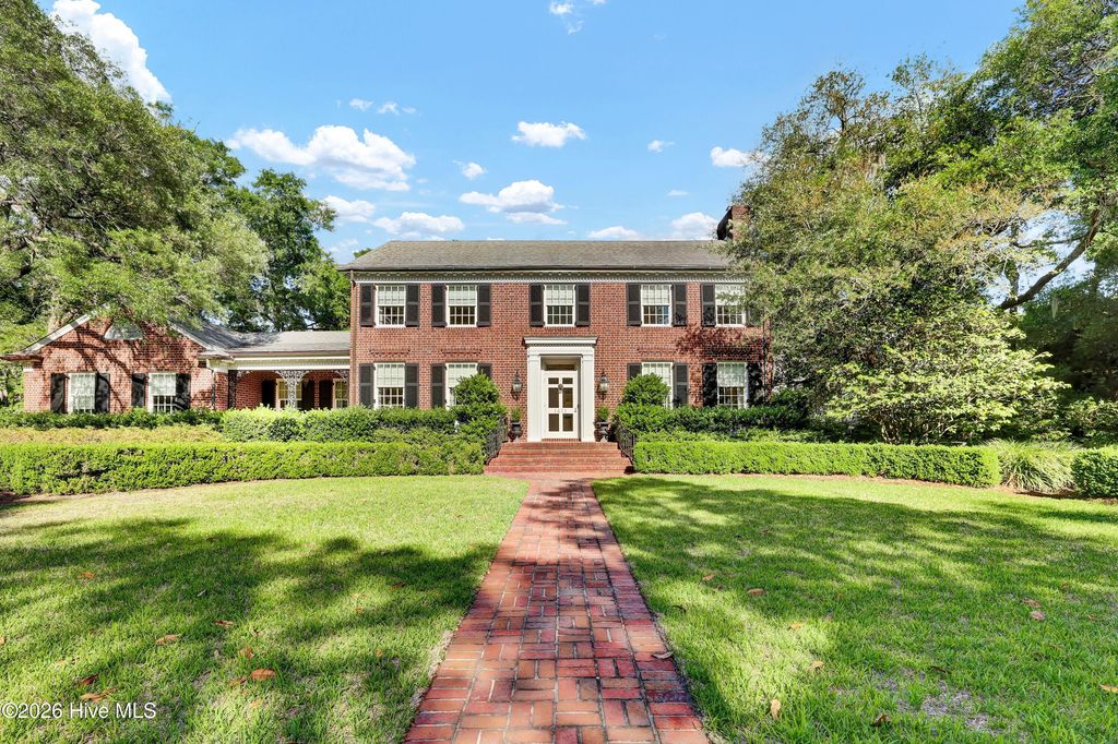 1411 Live Oak Parkway, Wilmington, NC 28403