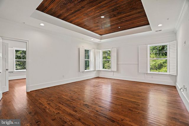 6941 WINTERBERRY LN, Bethesda, MD 20817