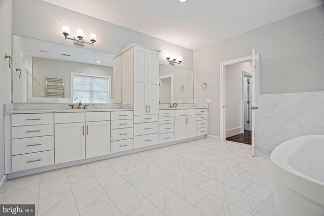 6941 WINTERBERRY LN, Bethesda, MD 20817