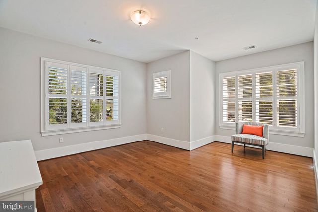 6941 WINTERBERRY LN, Bethesda, MD 20817