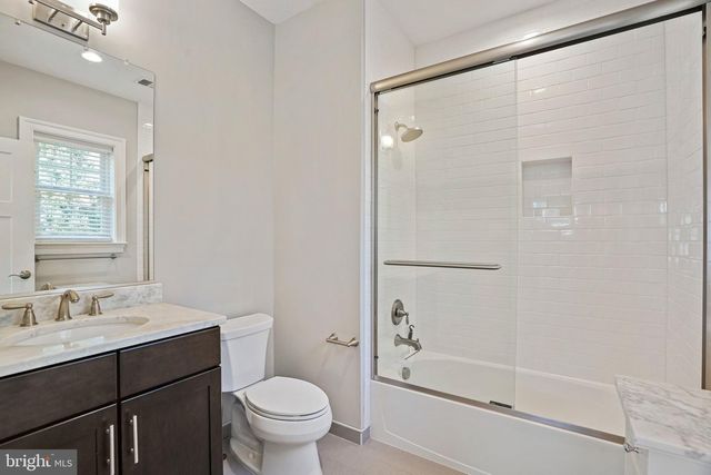 6941 WINTERBERRY LN, Bethesda, MD 20817