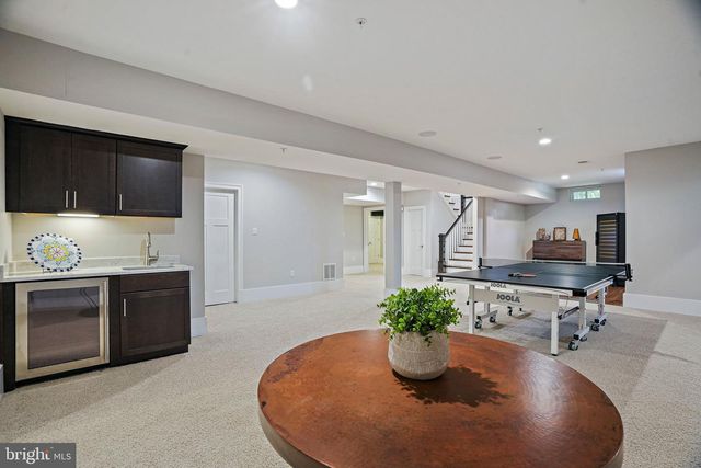 6941 WINTERBERRY LN, Bethesda, MD 20817
