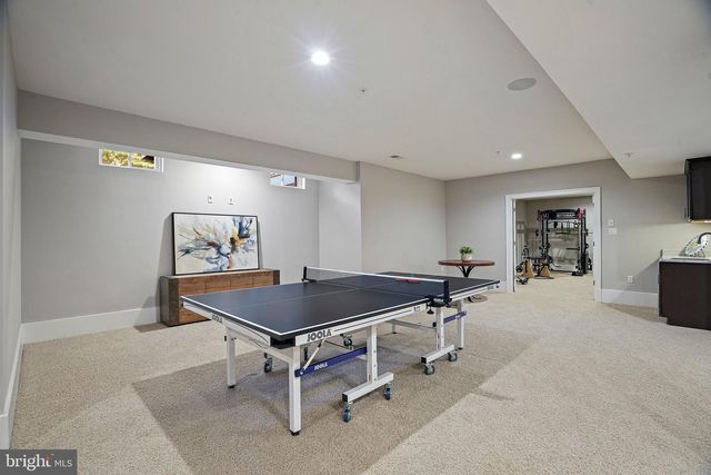 6941 WINTERBERRY LN, Bethesda, MD 20817