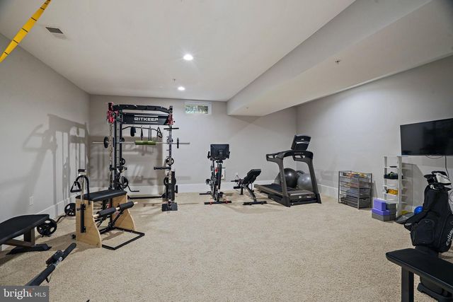 6941 WINTERBERRY LN, Bethesda, MD 20817