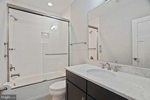 6941 WINTERBERRY LN, Bethesda, MD 20817