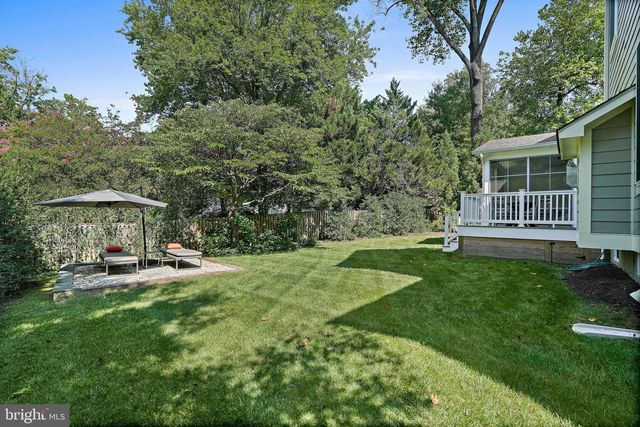 6941 WINTERBERRY LN, Bethesda, MD 20817